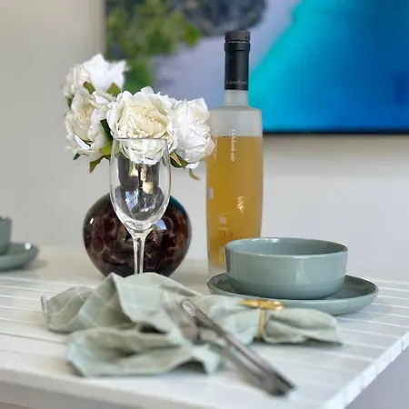 In Belmont | Easy To & Airport