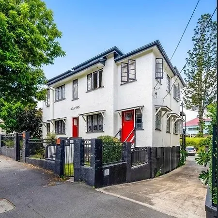 Stylish 2br Walk To South Bank & West End Holiday home
