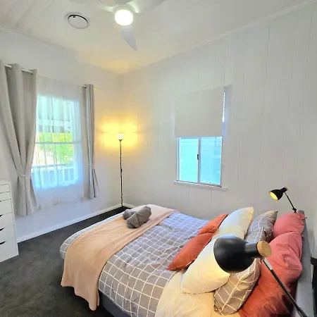 Holiday home Beautiful 2 Story, 4 Bed House, Pool & Views
