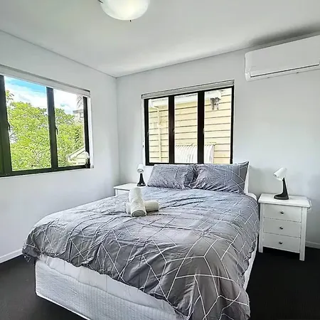 3br, 2 Baths - Stylish In Kangaroo Point *