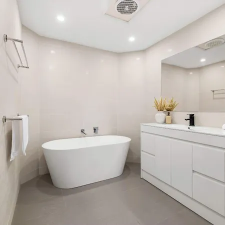 Holiday home Pool & Tennis Court 3br Bright Mt Gravatt Retreat Brisbane