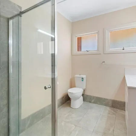 Holiday home Warm And Cozy Retreat Near Shops And Transport *