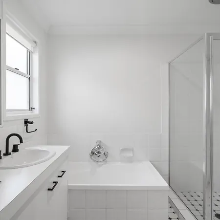Bright 3-bed In Leafy Annerley