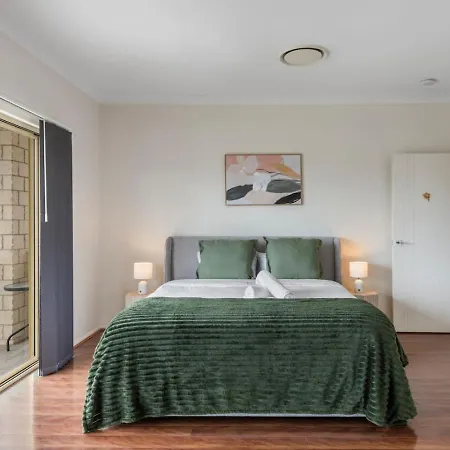 Spacious 4br Family In Inala Quiet Street Holiday home