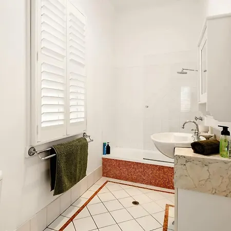 Holiday home Leafy Hawthorne Haven Pool Gym & Convenience *