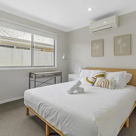 Spacious 4-bed House With Secure Parking Holiday home