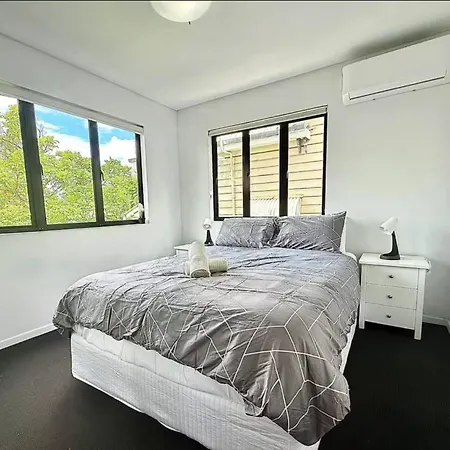 3br, 2 Baths - Stylish In Kangaroo Point *