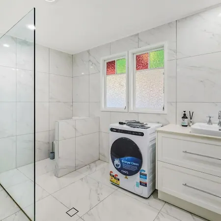 Spacious Upper 3br Family In Quiet Tarragindi Holiday home Brisbane