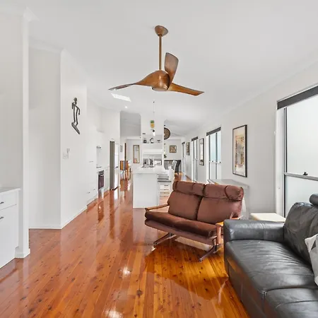 Bright 3-bed In Leafy Annerley