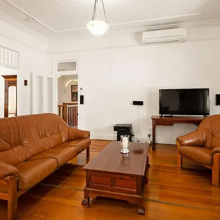 Leafy Hawthorne Haven Pool Gym & Convenience * Brisbane