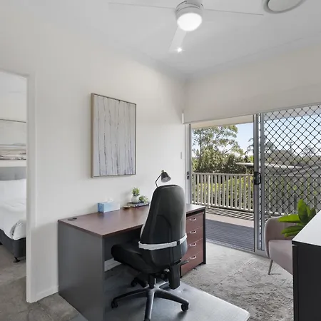 Holiday home Family-friendly House With Courtyard Retreat *