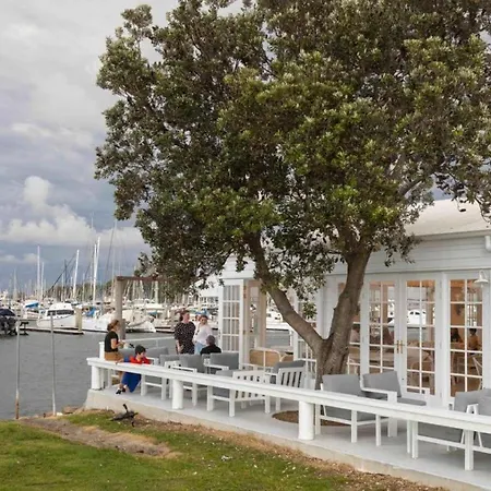 4bdr Queenslander With Pool Near Manly Esplanade * Brisbane