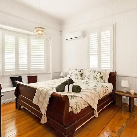 Holiday home Leafy Hawthorne Haven Pool Gym & Convenience