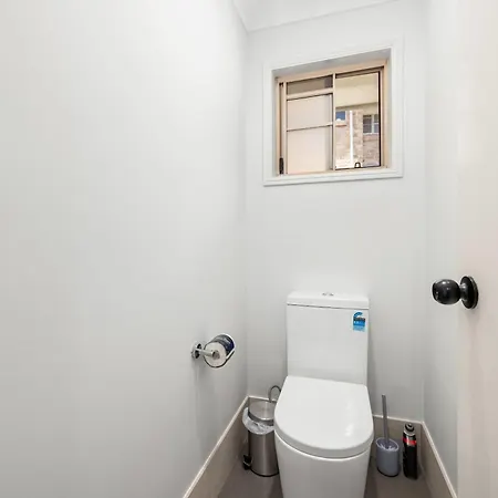 Holiday home Pool & Tennis Court 3br Bright Mt Gravatt Retreat *