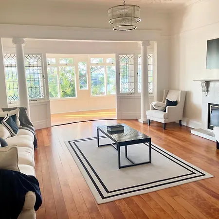 Hilltop Hideaway * Brisbane