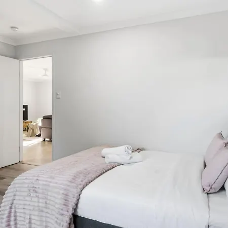 Holiday home Spacious 3br In Quiet Tarragindi Location