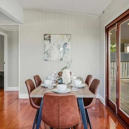 Spacious Upper 3br Family In Quiet Tarragindi Holiday home Brisbane