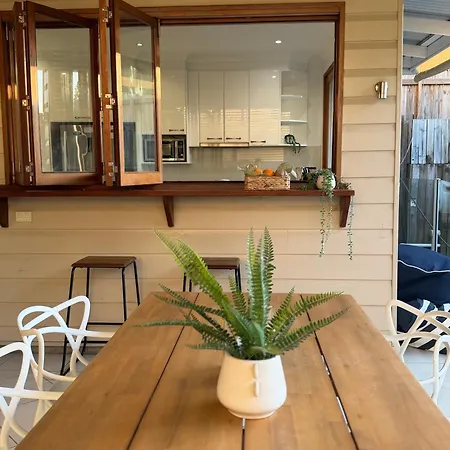 East Federation-style Pool Holiday home
