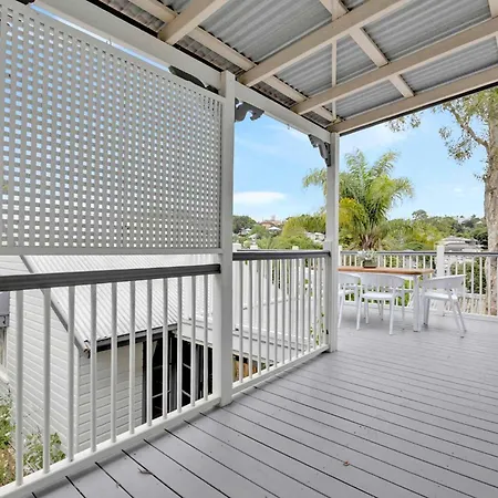 4 Bed Queenslander Views Walk To Suncorp Deck + Parking *