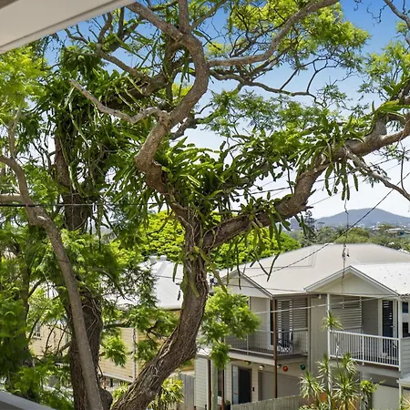 Holiday home Bright 3-bed In Leafy Annerley Brisbane