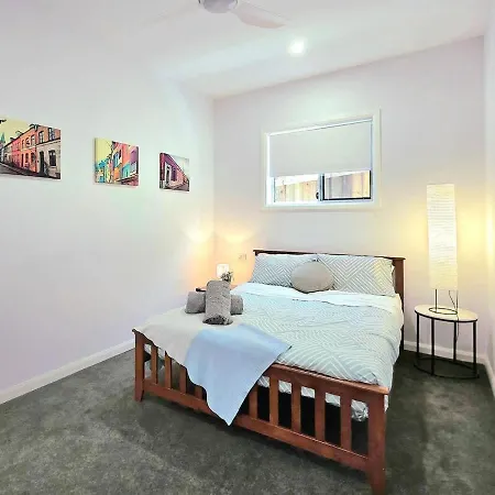 Holiday home Beautiful 2 Story, 4 Bed House, Pool & Views *