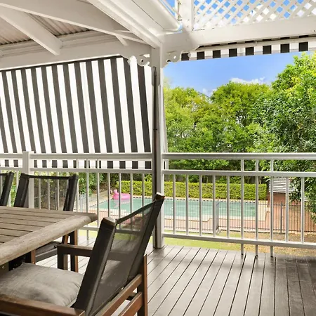 Leafy Hawthorne Haven Pool Gym & Convenience Holiday home