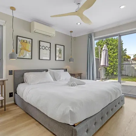 Spacious 4-bed House With Secure Parking Holiday home