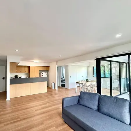 3br, 2 Baths - Stylish In Kangaroo Point Apartment Brisbane