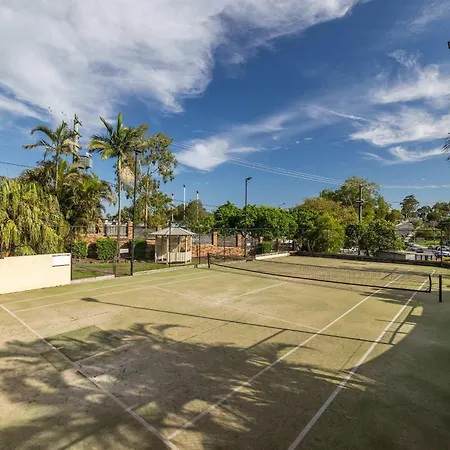 Pool & Tennis Court 3br Bright Mt Gravatt Retreat