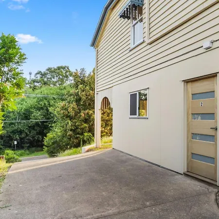 Spacious Upper 3br Family In Quiet Tarragindi *