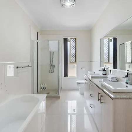 Holiday home Spacious 4br Family In Inala Quiet Street