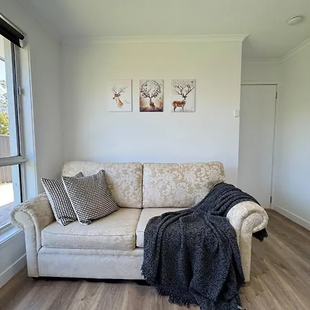 In Belmont | Easy To & Airport