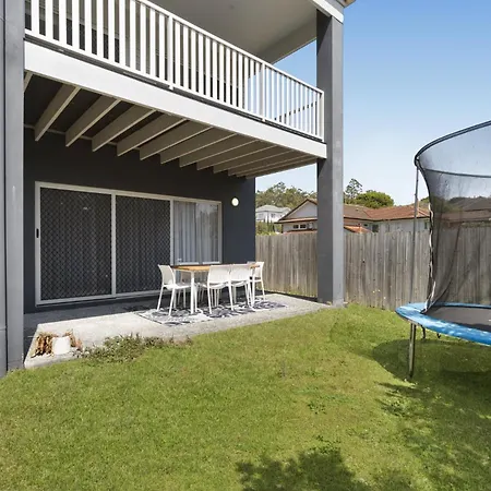 Family-friendly House With Courtyard Retreat *