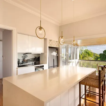 6mil Luxe Hilltop 6 Bedroom Heritage Mansion Holiday home *