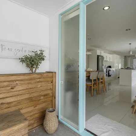 Spacious 4-bed House With Secure Parking Holiday home *