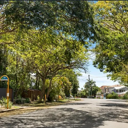 4bdr Queenslander With Pool Near Manly Esplanade Holiday home