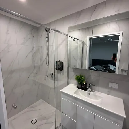 3 Bedroom Fully Renovated Away From Holiday home