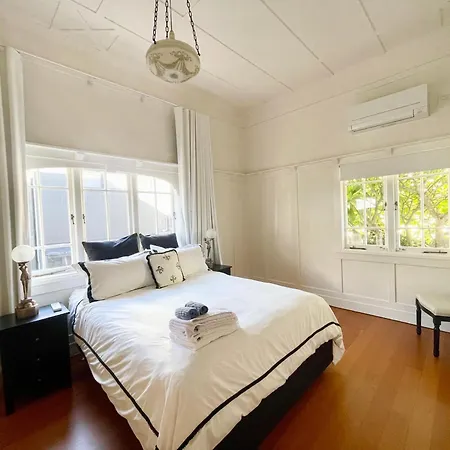 Hilltop Hideaway * Brisbane