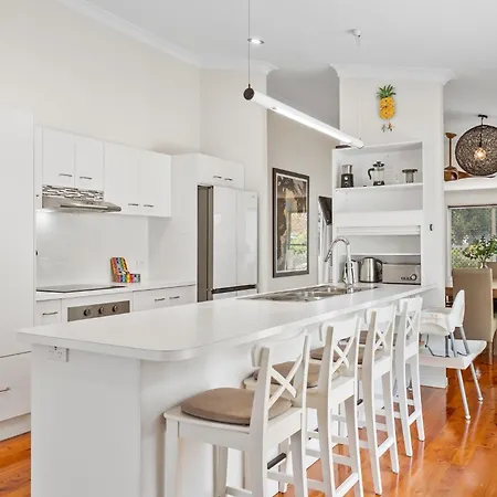 Holiday home Bright 3-bed In Leafy Annerley