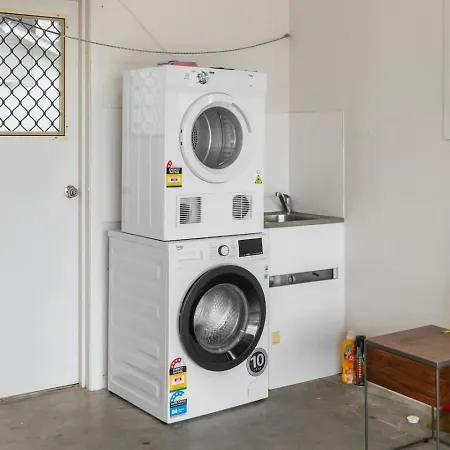 Spacious 4br Family In Inala Quiet Street