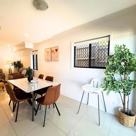 1em Abnb-style 5br, 2 Parking-patio, 5 Mins To Westfield Holiday home *