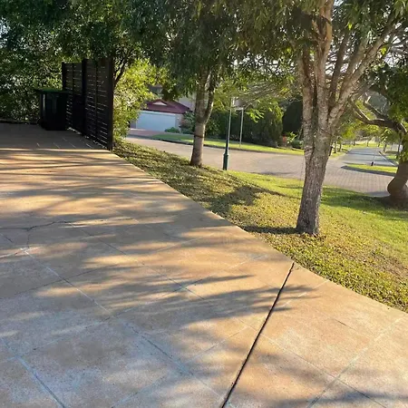 Carindale Family Home, Private Pool, Leisure Villa