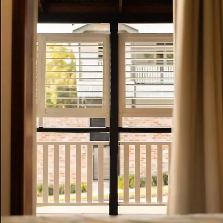 3br Charming Queenslander Mins Drive To Cbd And Gabba Stadium! *