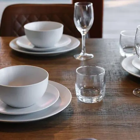 Spacious Upper 3br Family In Quiet Tarragindi