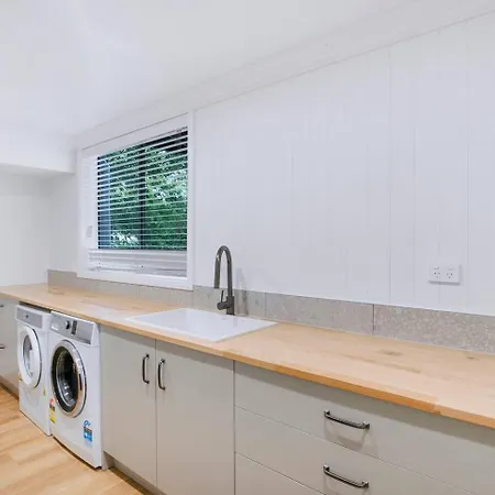 Strathendrick - Timeless Queenslander Haven Near Cbd Holiday home *