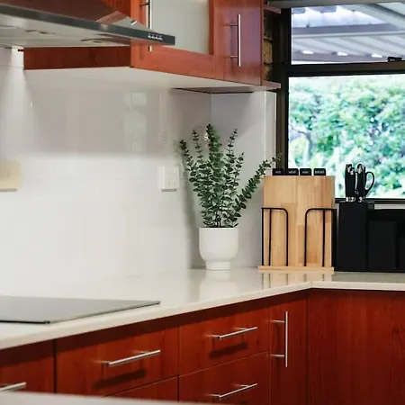 Spacious 4br Family In Sunnybank Holiday home
