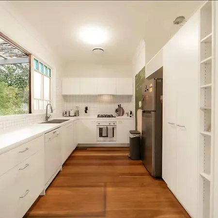 3br Charming Queenslander Mins Drive To Cbd And Gabba Stadium!