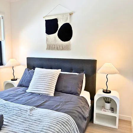 Holiday home 1em Abnb-style 5br, 2 Parking-patio, 5 Mins To Westfield Brisbane