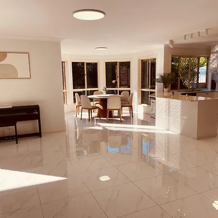 Villa Carindale Family Home, Private Pool, Leisure