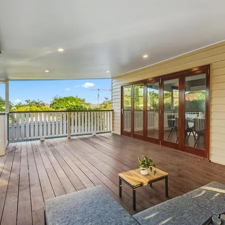 Spacious Upper 3br Family In Quiet Tarragindi *